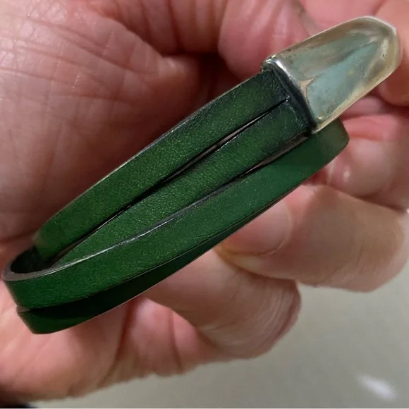 Unique Green Leather strap wrap bracelet metallic U shape magnetic closure - Picture 9 of 10